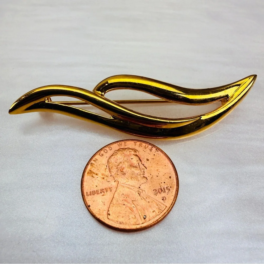 Vintage Monet Goldtone Wave Brooch